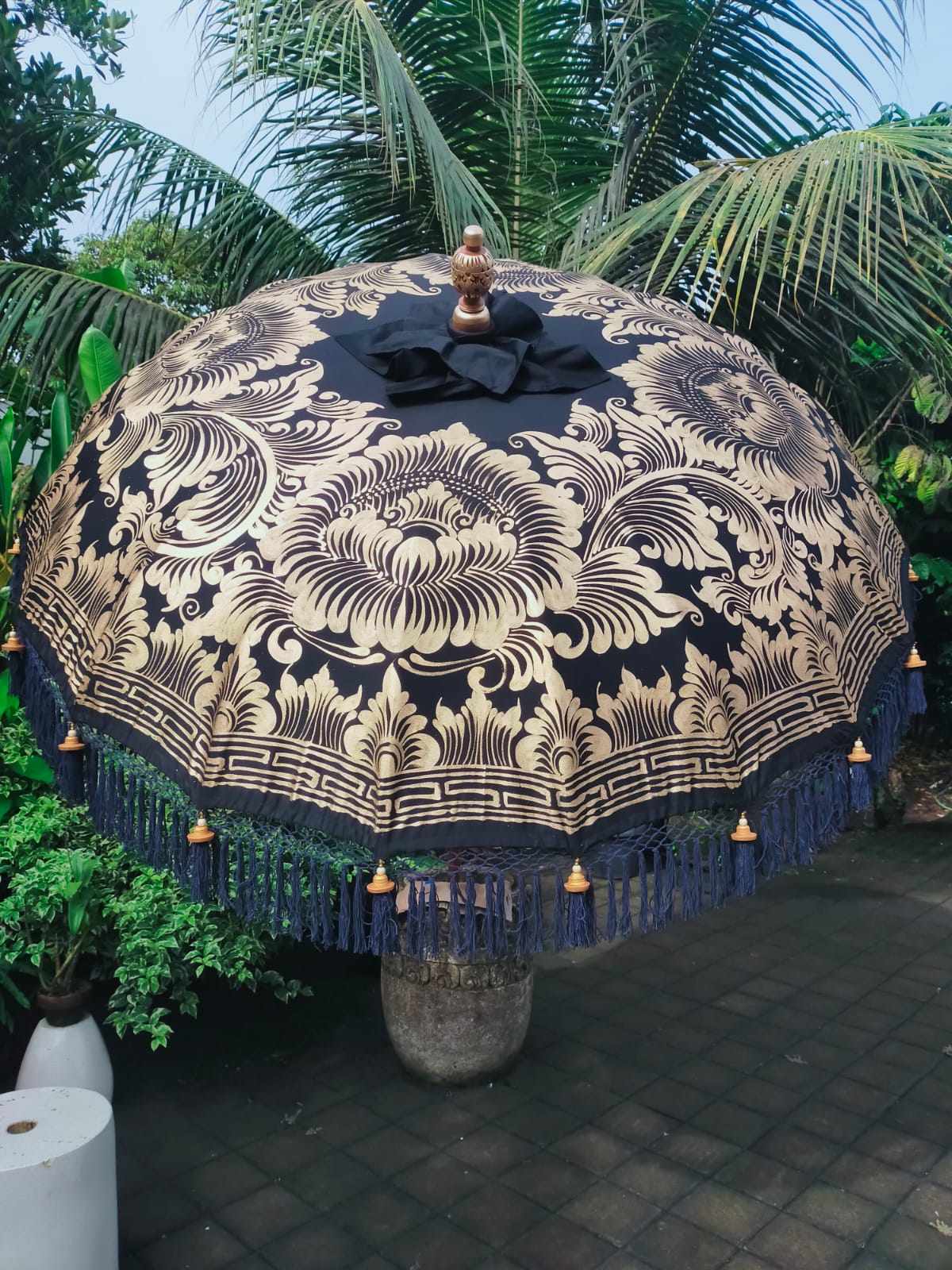 bali black and gold umbrella parasol picture close up